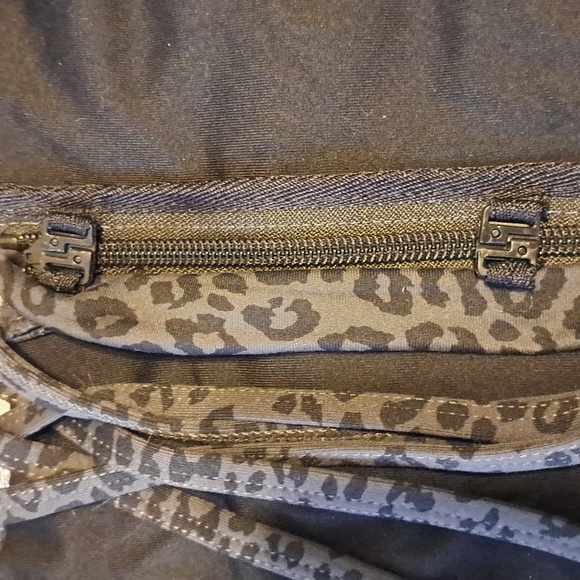 Torrid Zip-Front Sports Bra - Picture 4 of 6